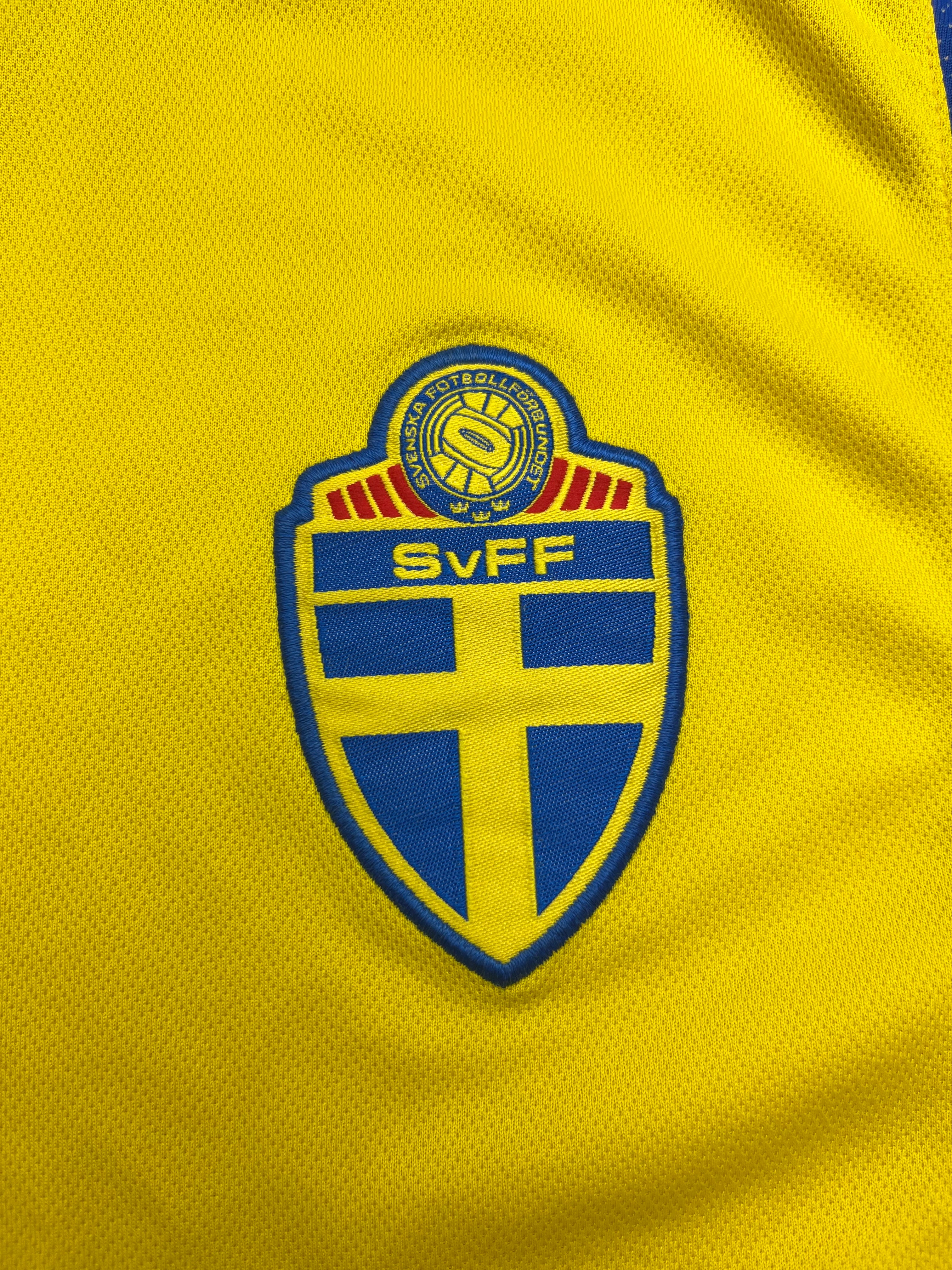 2005/06 Sweden Home Shirt (M) 8.5/10
