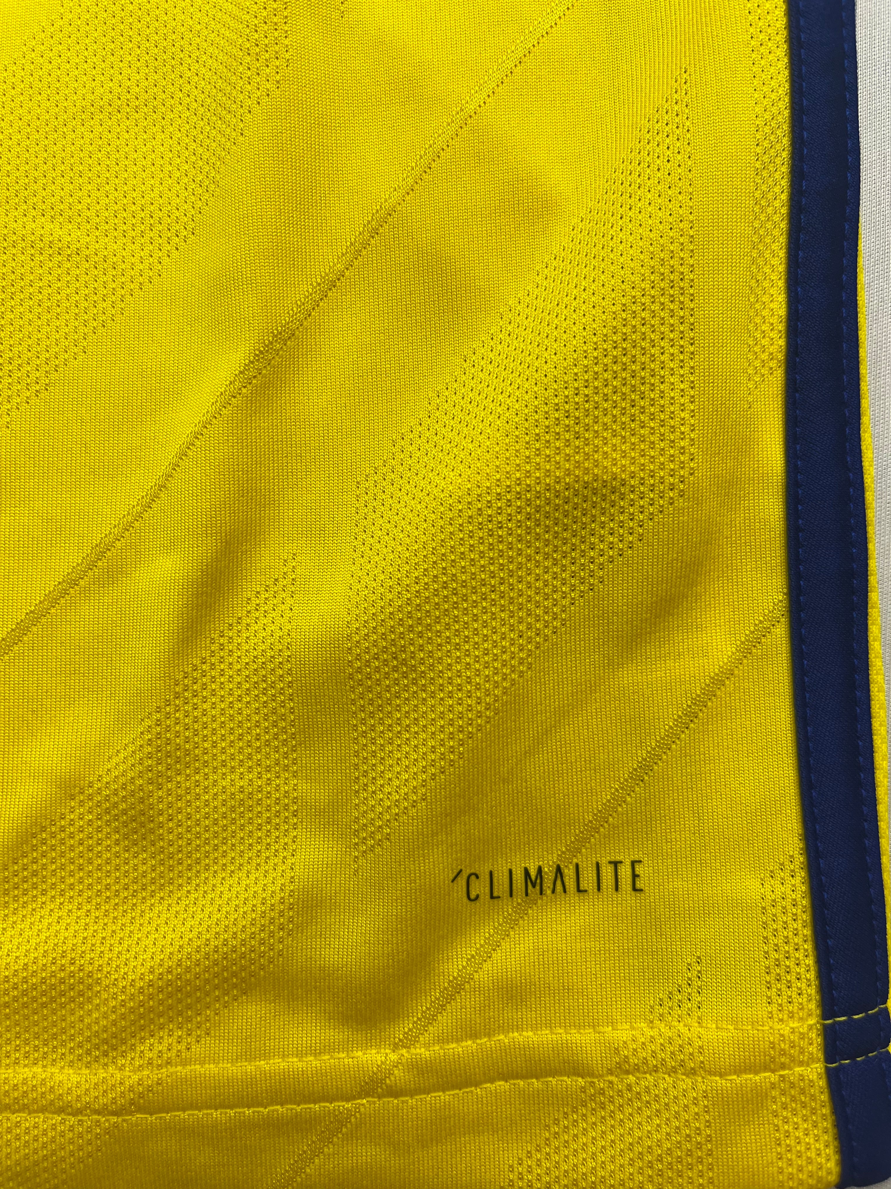 2018/20 Sweden Home Shirt (S) 9/10