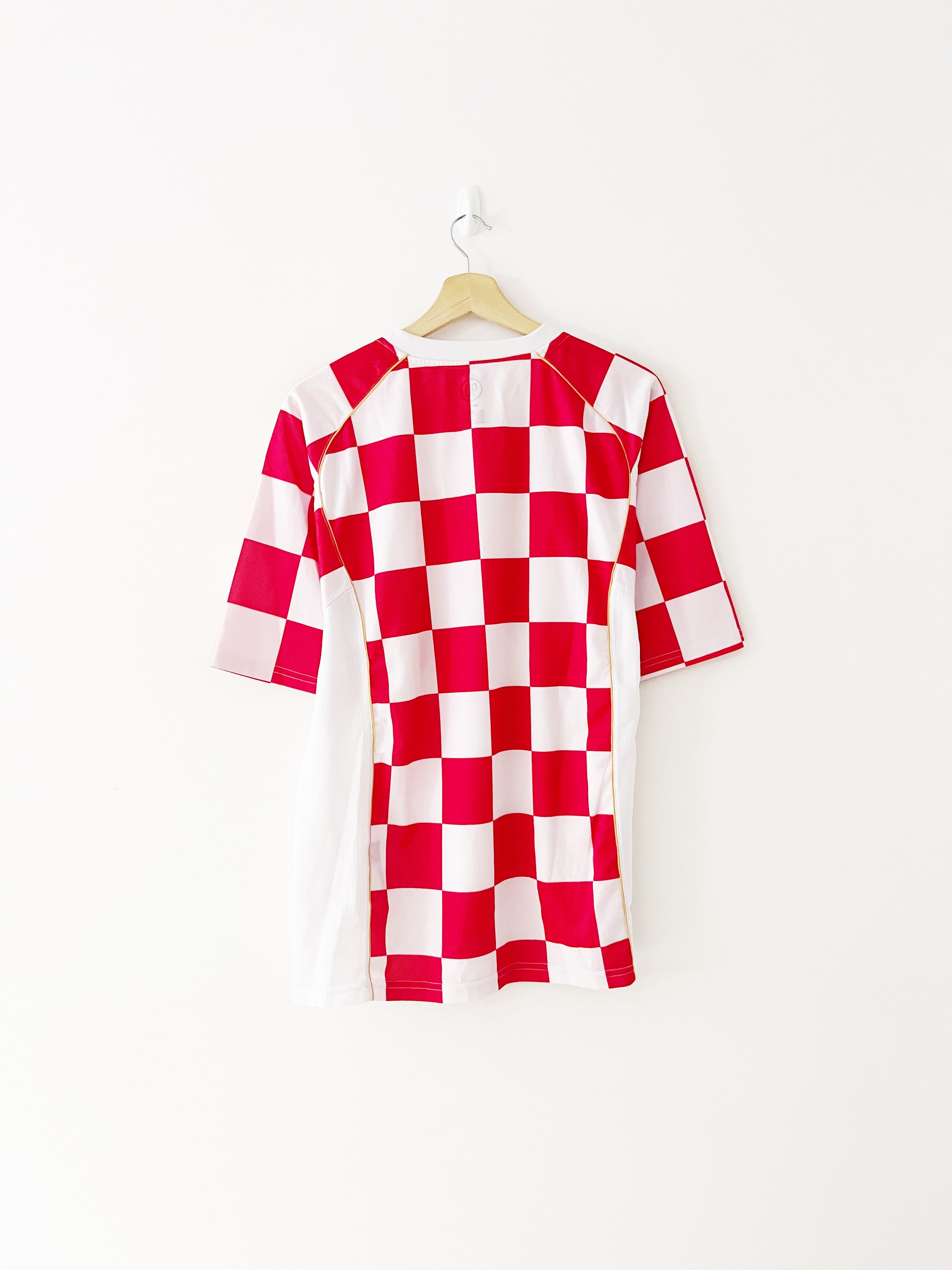 2004/06 Croatia Basic Home Shirt (XL) 9/10