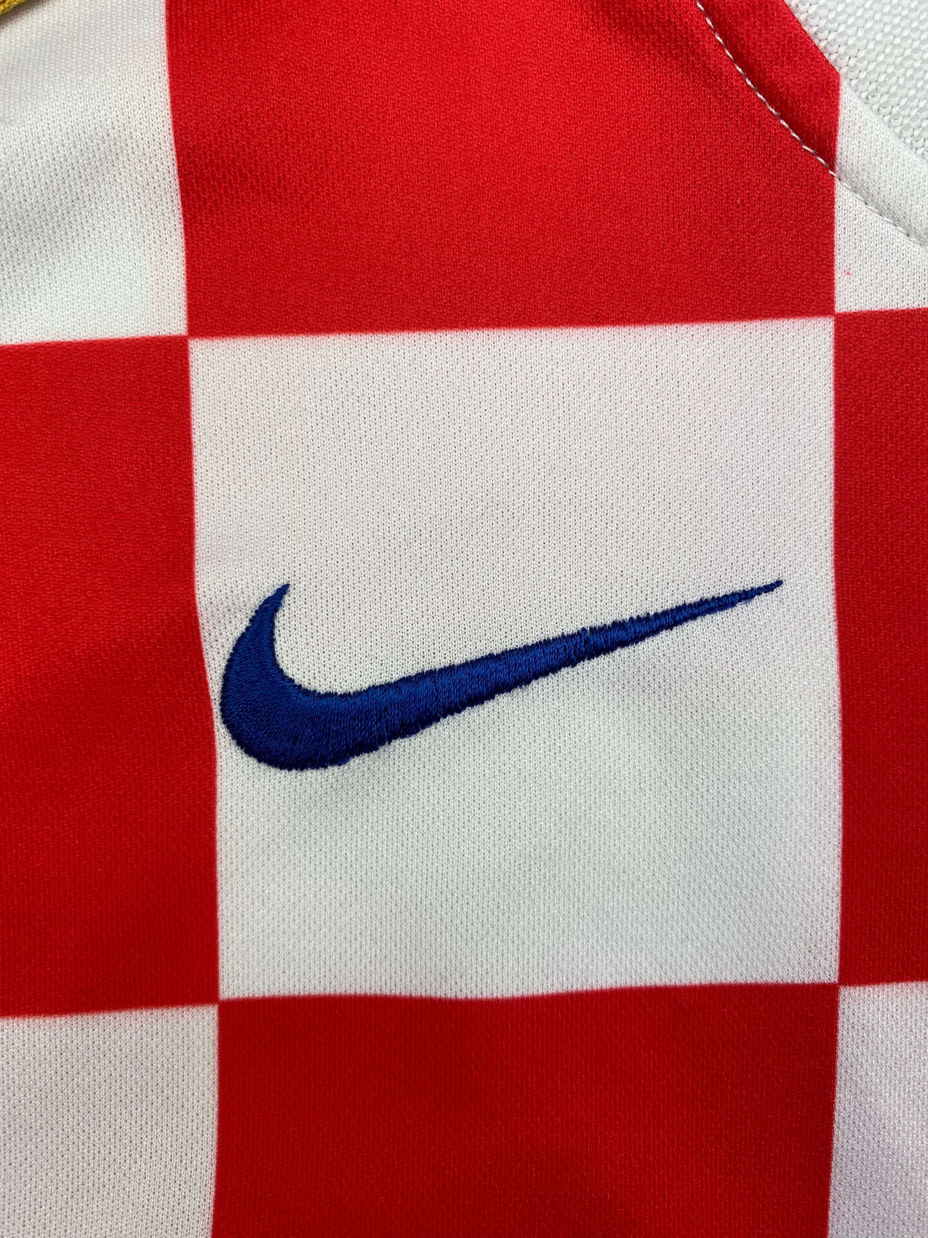 2004/06 Croatia Basic Home Shirt (M) 9/10
